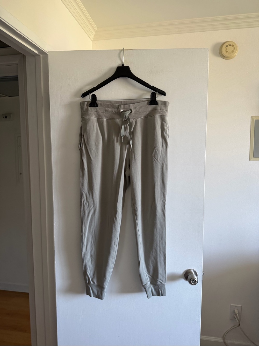 Athleta Light Green Comfy Soft Balance Joggers size Large - Picture 4 of 9